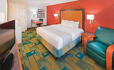baymont-by-wyndham-lubbock-downtown-civic-center-02