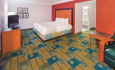 baymont-by-wyndham-lubbock-downtown-civic-center-03