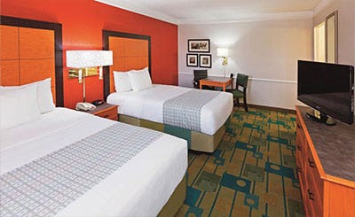 baymont-by-wyndham-lubbock-downtown-civic-center-06