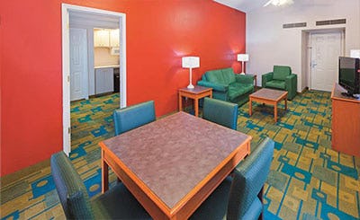 baymont-by-wyndham-lubbock-downtown-civic-center-07