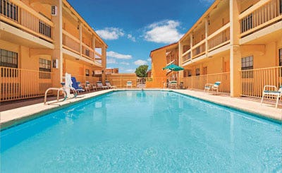 baymont-by-wyndham-lubbock-downtown-civic-center-09