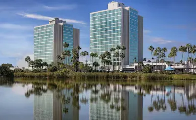 doubletree by hilton at the entrance to universal orlando