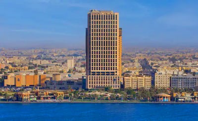 doubletree-by-hilton-sharjah-waterfront-hotel-and-residences-01