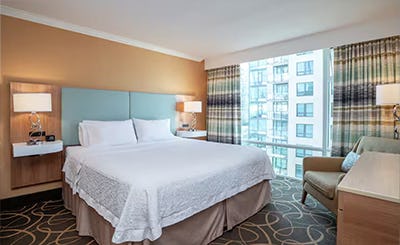 hampton-inn-and-suites-by-hilton-vancouver-downtown-canada-02