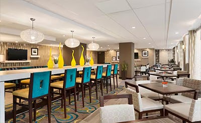 hampton-inn-and-suites-by-hilton-vancouver-downtown-canada-06
