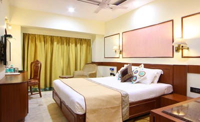 the-emerald-hotel-and-service-apartments-mumbai-03