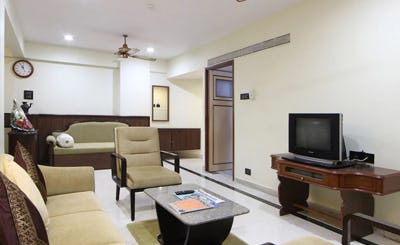 the-emerald-hotel-and-service-apartments-mumbai-05